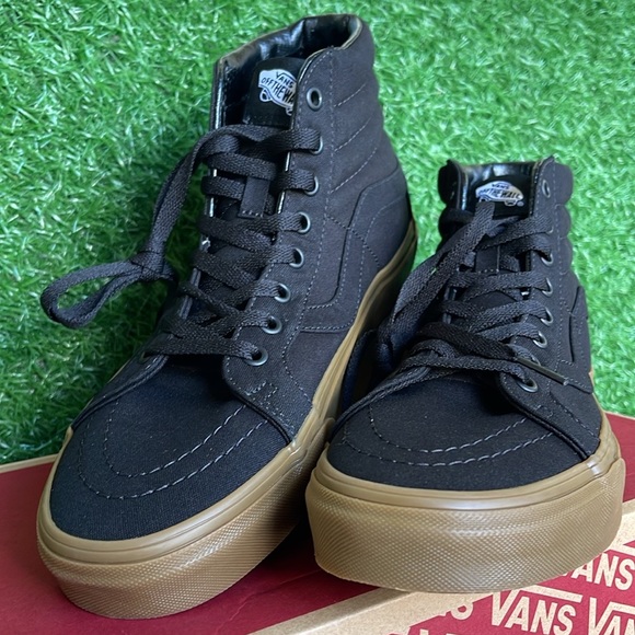 Vans Men’s Sk8-Hi Reissue (Canvas Gum) Black/Lghtgm
VN0A2XSBL0D
Sneakers - Picture 5 of 16